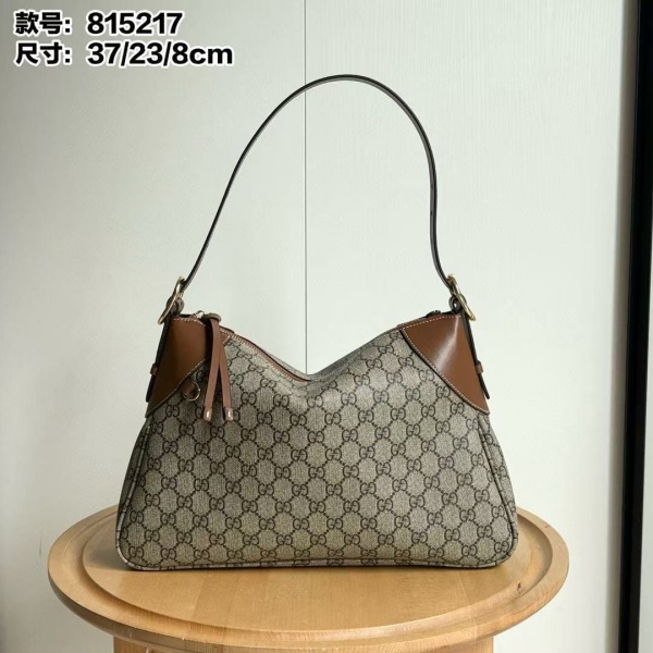 GUCCI  GG Emblem  815217# 구찌 토트백