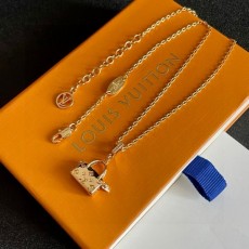 LOUIS VUITTON   루이비통  목걸이