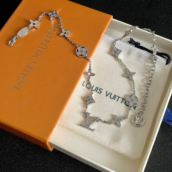 LOUIS VUITTON   루이비통  목걸이