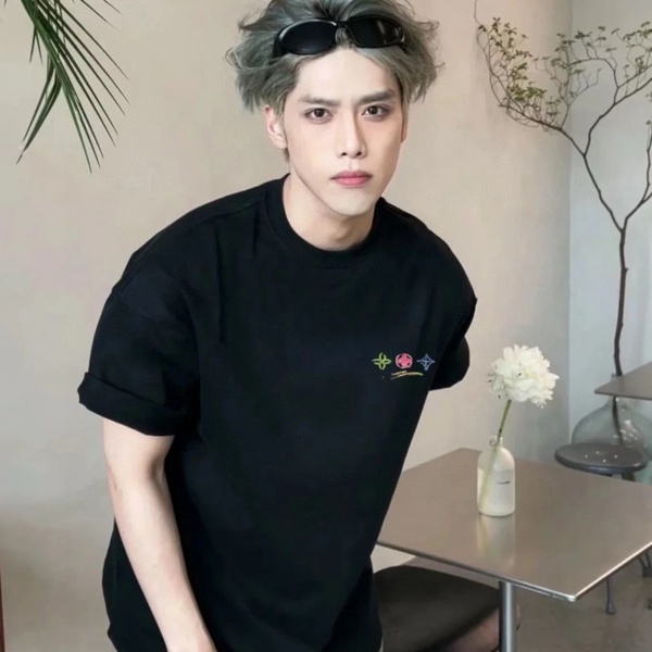 LOUIS VUITTON  ML-2033  루이비통  반팔티   남녀공용
