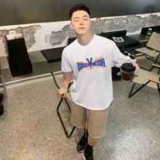 LOUIS VUITTON  루이비통   반팔티  남녀공용